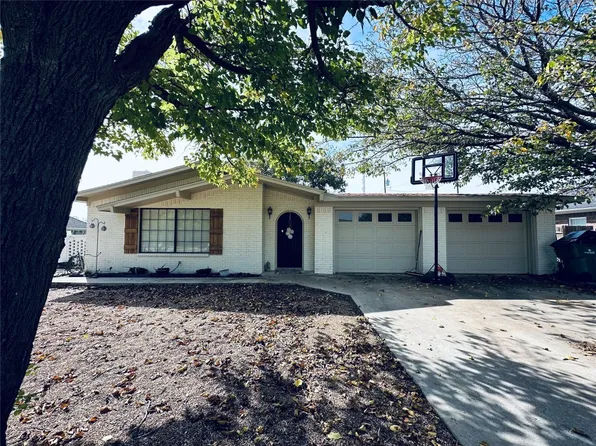 1307 Haven Dr, Comanche, TX 76442