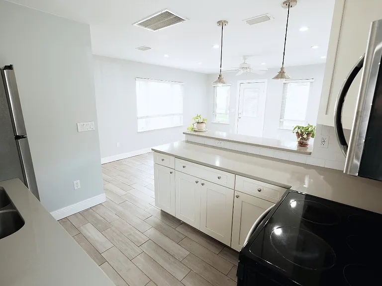 3209 Plaza Pl — Photo 7