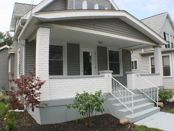 1st image of 529 McEwen St