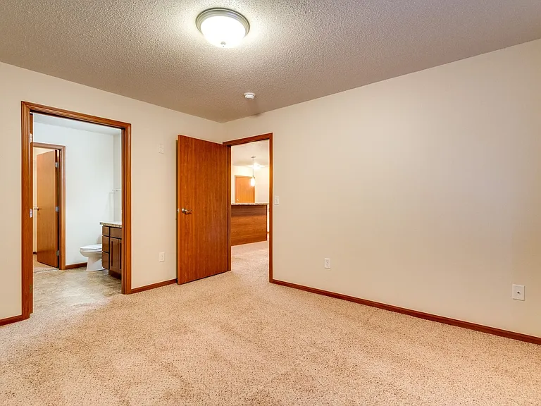 Southport Heights Apartments — Photo 37