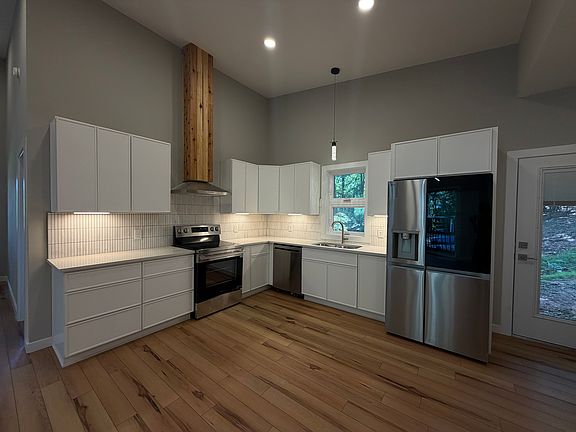 4th image of 726 Lynnhaven Dr