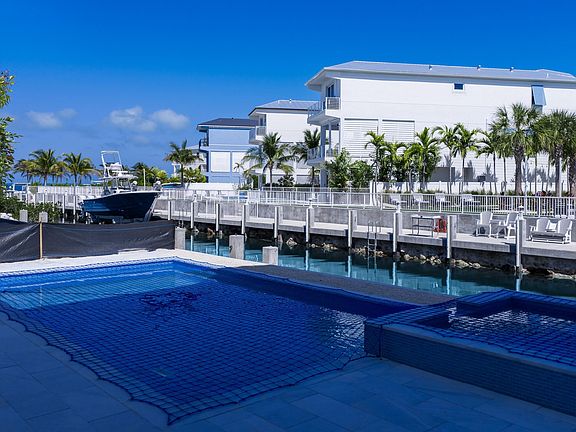 3rd image of 4800 Overseas Hwy APT 14