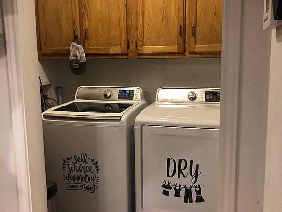 4th image of 528 Oakridge Dr #528