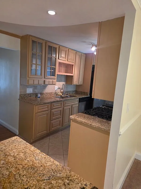 2 bed, 1.0 bath, 1031 sqft, $2,195 — Photo 4