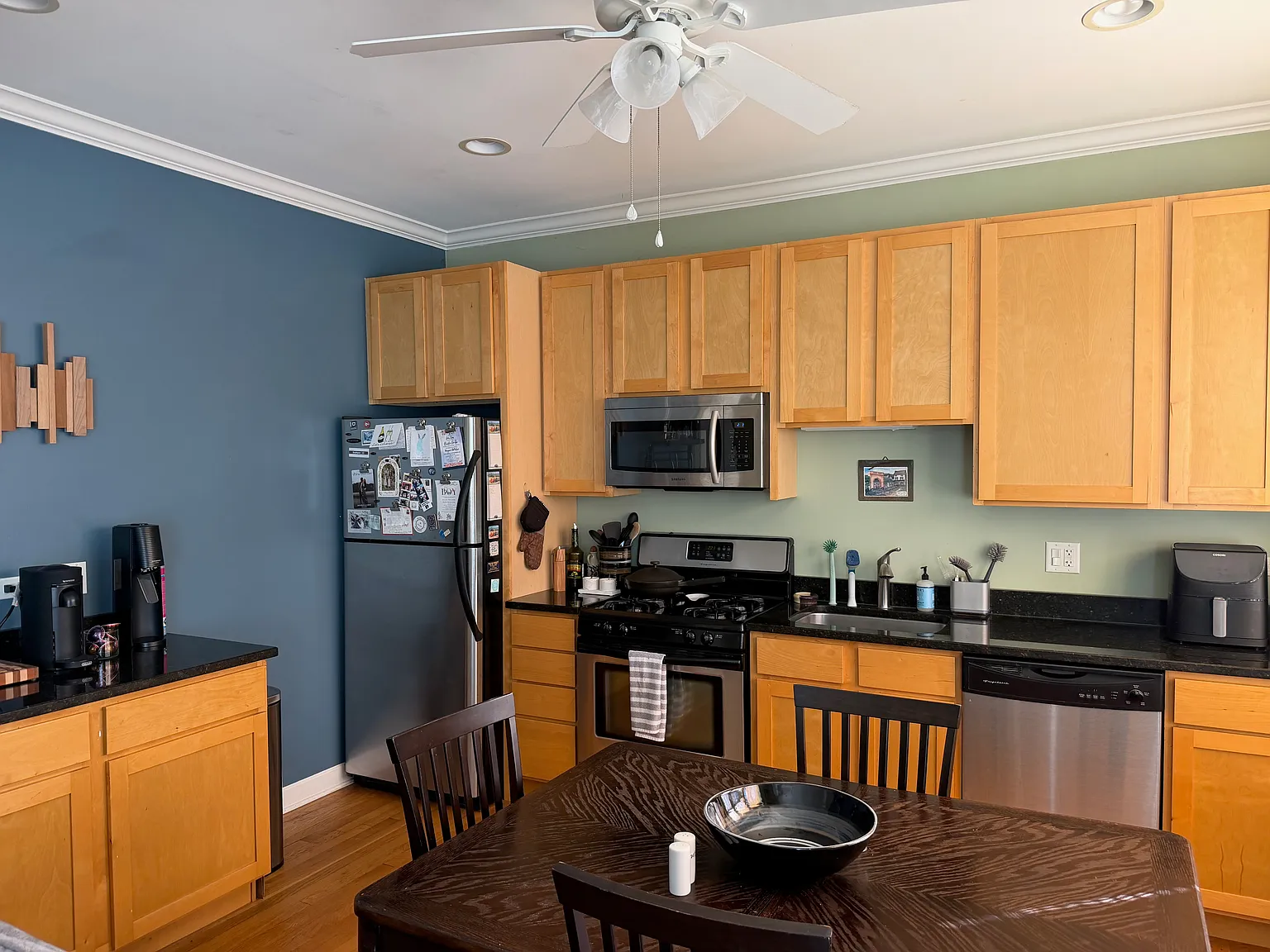 3419 N Wolcott Ave — Photo 3