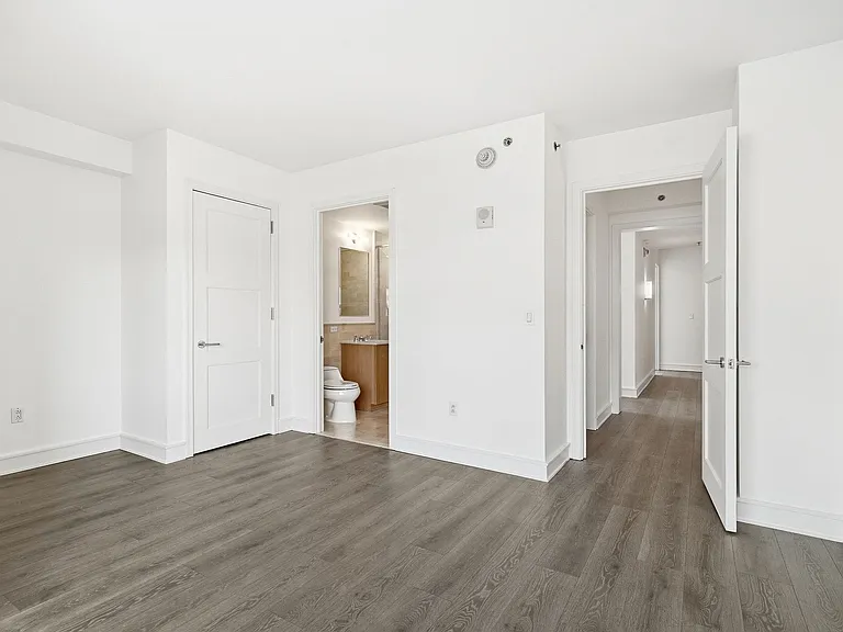 1 Renaissance Sq #11G — Photo 15