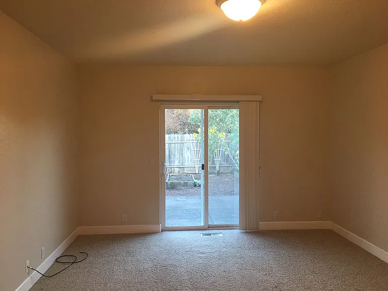 2057 Berwin Ln — Photo 22