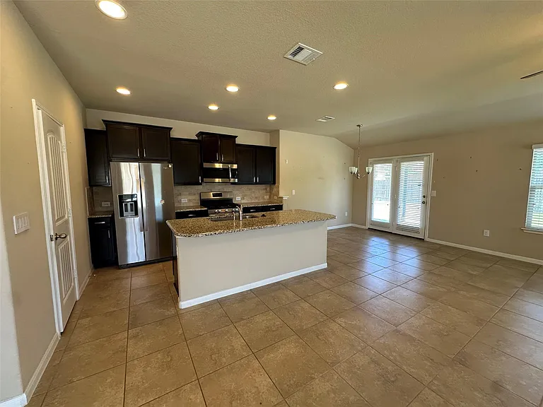 1919 Mexia Dr — Photo 5
