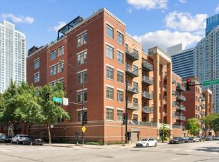 560 W Fulton St APT 303, Chicago, IL 60661