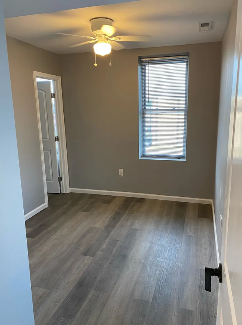 6 S Franklintown $600 Private Room (Shared Bath) — Photo 3