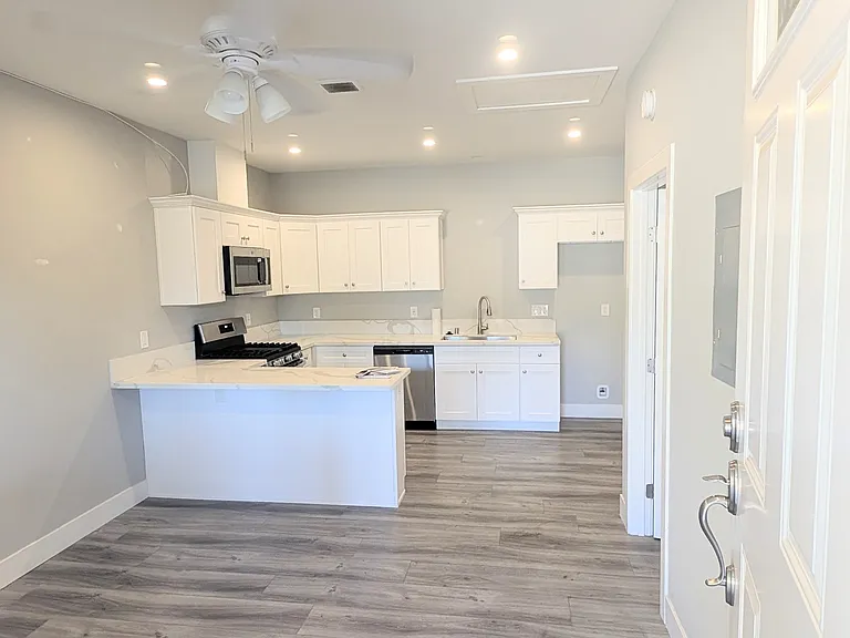 934 E 7th Ave #1 — Photo 5