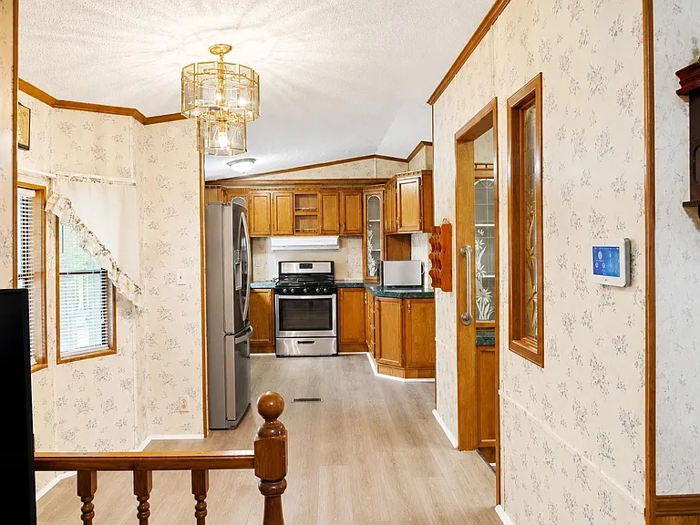 14134 Brownsville St — Photo 4