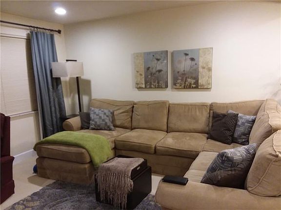 5th image of 517 New Market Dr