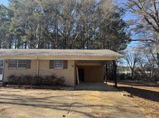 111 N Glenfield Rd, New Albany, MS 38652
