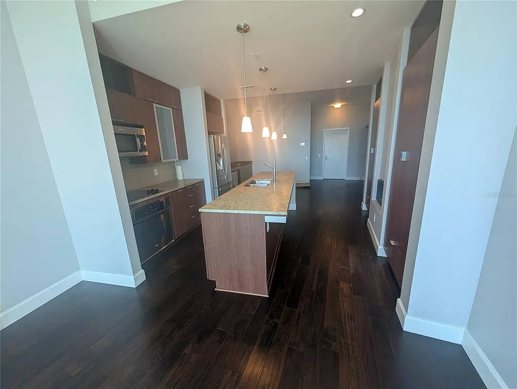 2 bed, 2.0 bath, 1237 sqft, $3,300 — Photo 3