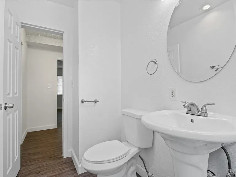 Westminster Apartments — Photo 24