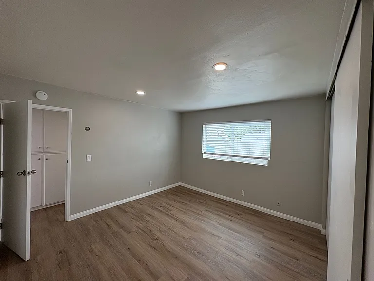 4216 Euclid Ave #7 — Photo 10
