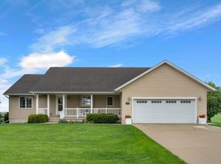 209 Whitetail Rdg, Hudson, IA 50643