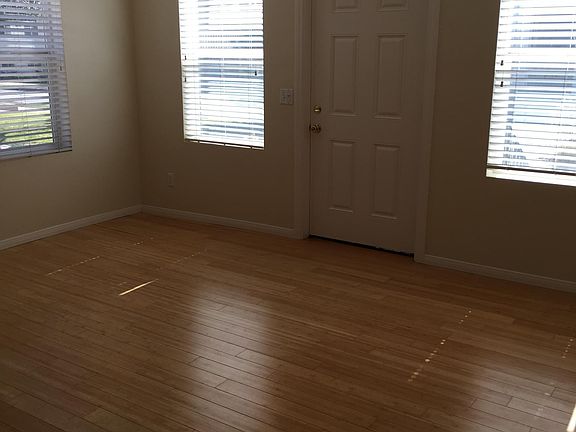 3rd image of 1537 E Elizabeth St