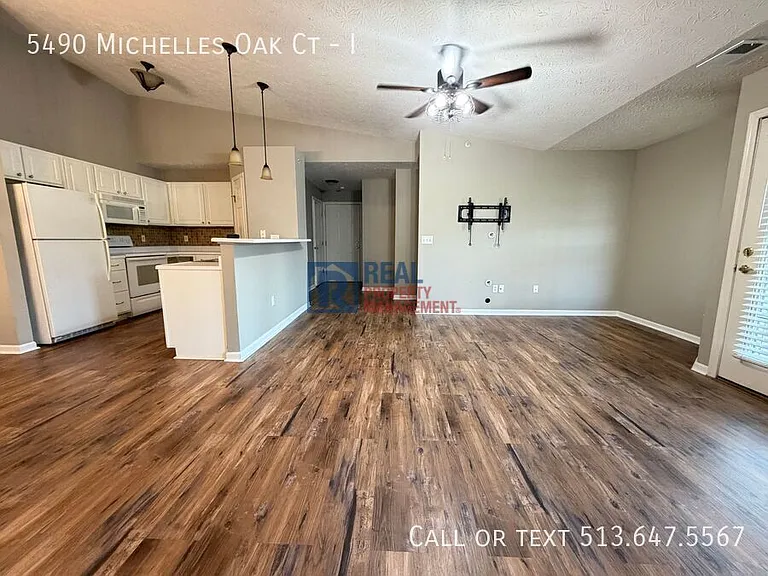 5490 Michelles Oak Ct #I — Photo 2