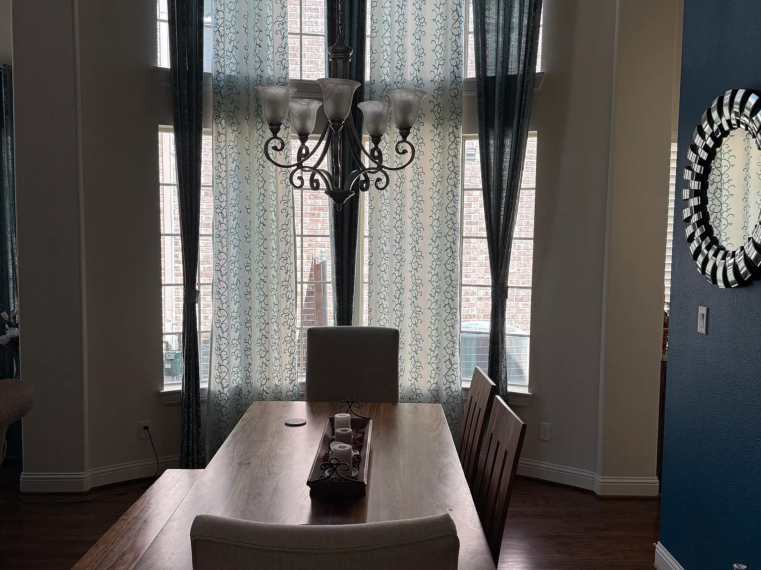 4 bed, 3288 sqft, $3,499 — Photo 3