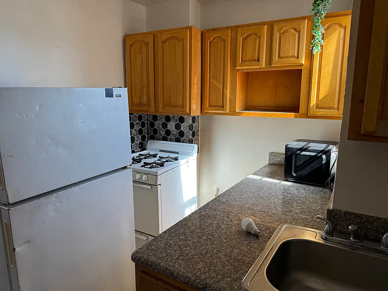 283 Van Duzer St #2 — Photo 6