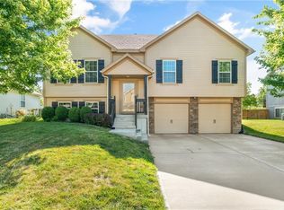 9004 SW 10th St, Blue Springs, MO 64064