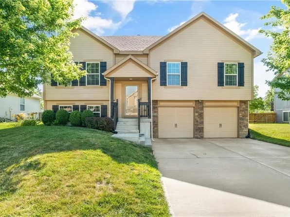 9004 SW 10th St, Blue Springs, MO 64064