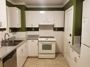 406 S 9th St, Clinton, IA 52732