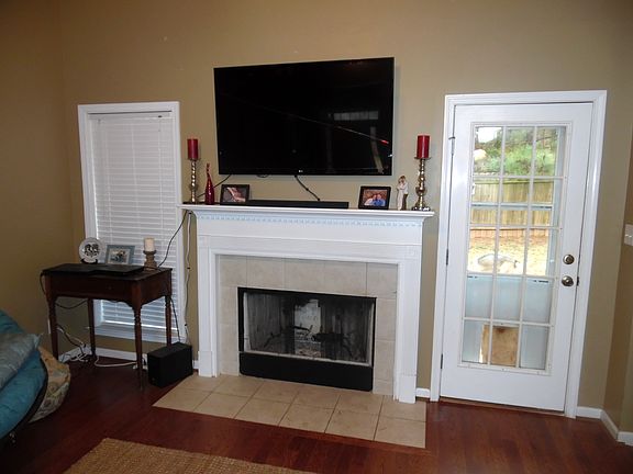 Wood-burning fireplace 