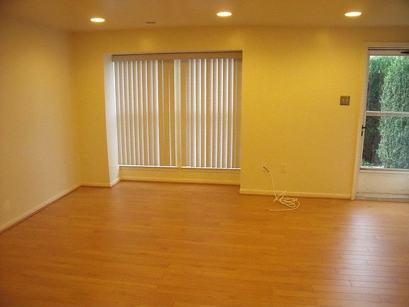 5th image of 524 Palmtree Dr