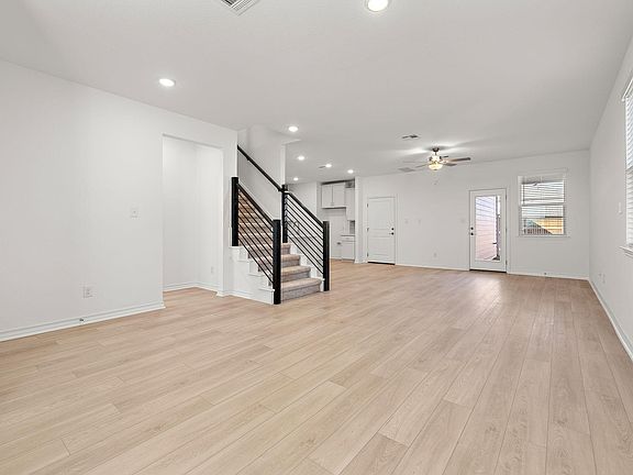 2nd image of 307 Flowers Ave