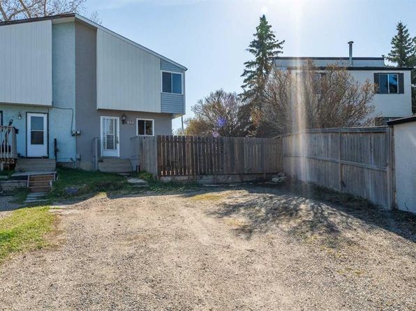 3048 E 32a Ave SE, Calgary, AB T2B 0J3