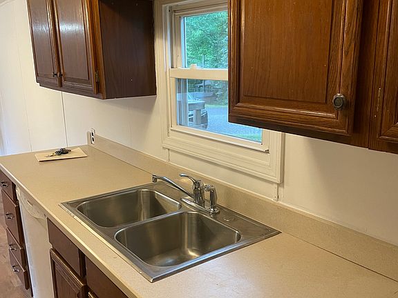 4th image of 857 Westwind Dr