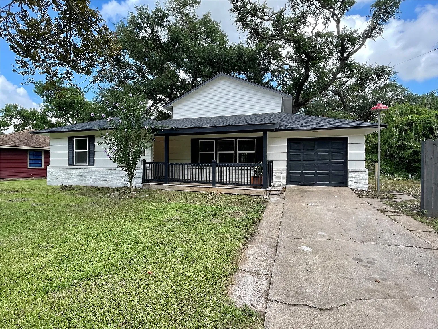 3 bed, 1.0 bath, 1450 sqft, $1,695 — Photo 2
