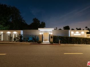 1124 Summit Dr, Beverly Hills, CA 90210