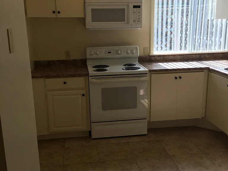 Greenwood Apartments — Photo 42