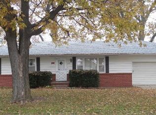 910 Locust St, Tarkio, MO 64491