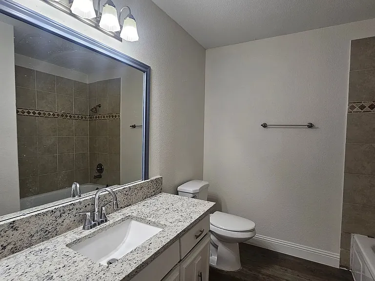 1619 Glenhill Ln — Photo 21
