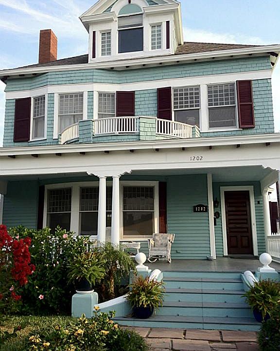 1st image of 1202 Broadway St