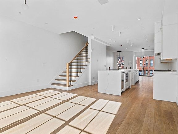 4th image of 561 E Broadway #561