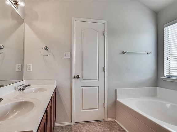 4th image of 708 Alder Dr