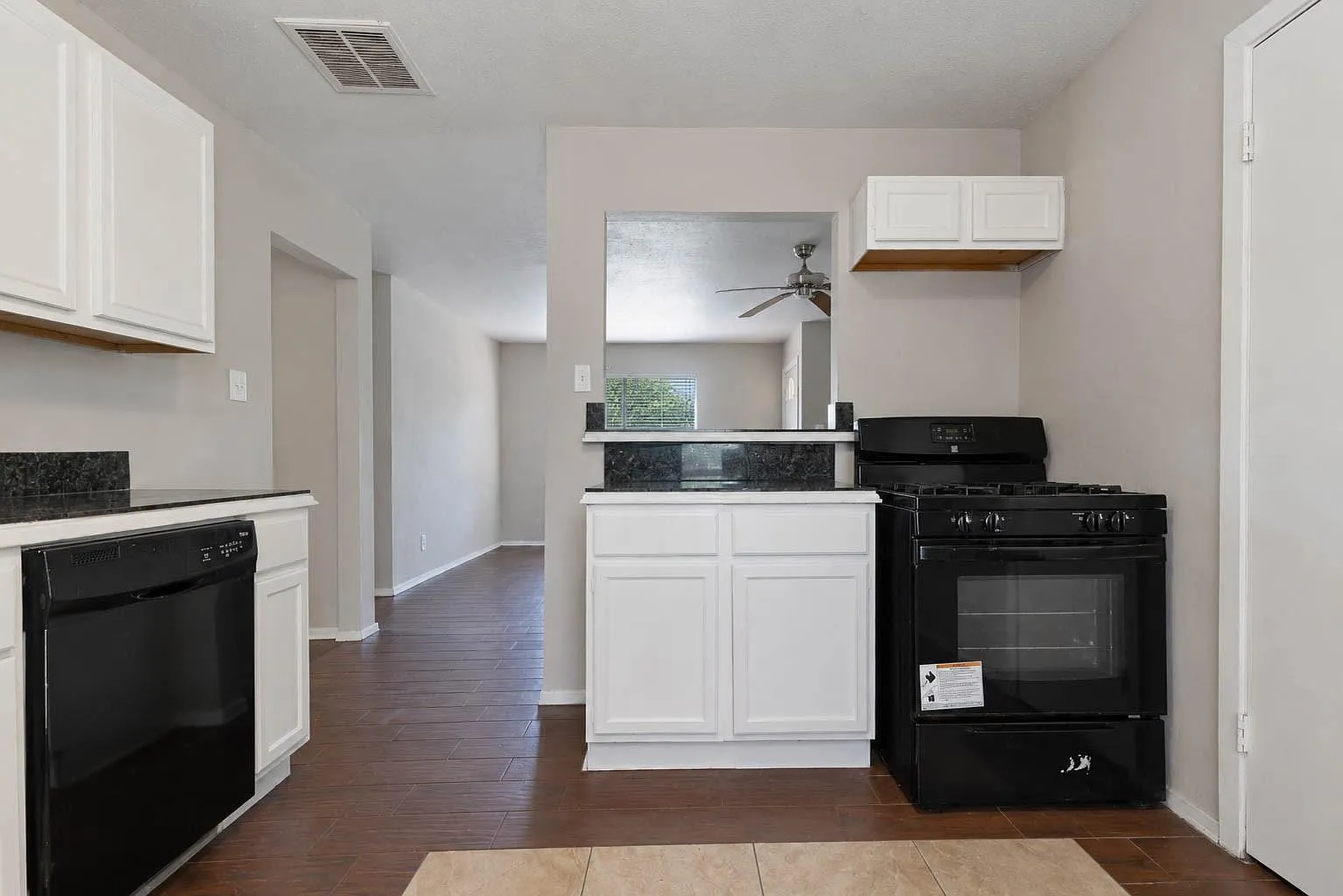 4 bed, 1.0 bath, 1796 sqft, $1,450 — Photo 3