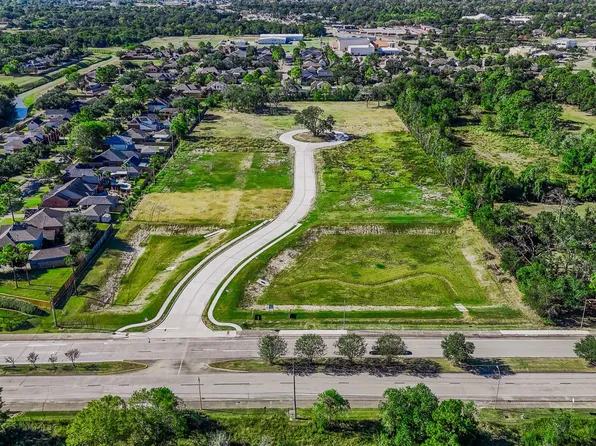 1626 Crown Oaks Ct, Pearland, TX 77581