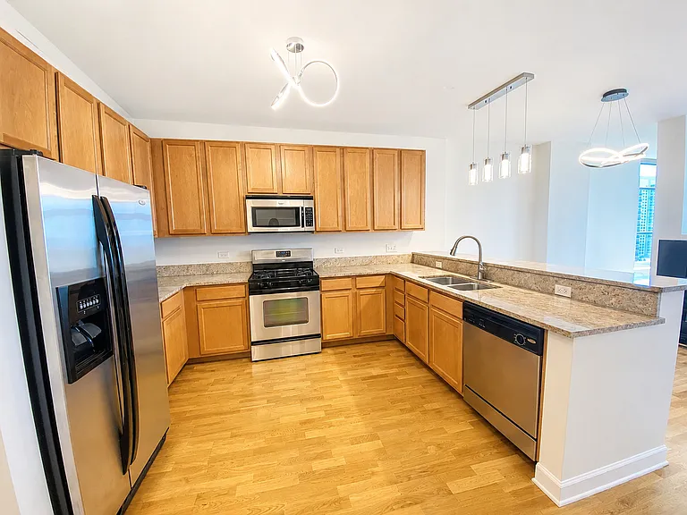 1600 S Prairie Ave #1708 — Photo 4