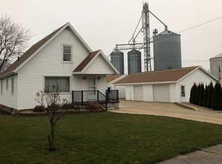 204 N Main St, Roberts, IL 60962