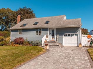 859 Lafayette Ave, Bohemia, NY 11716