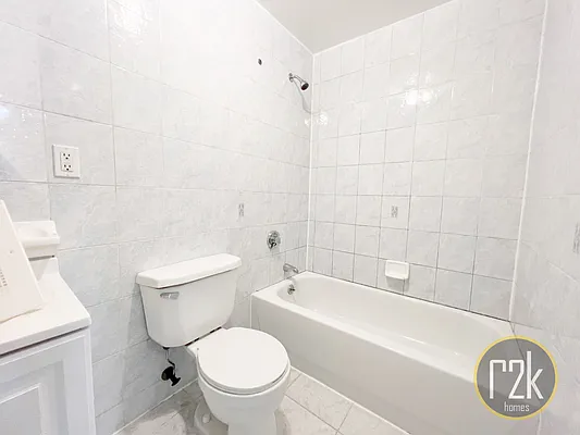 Rented by Realty 2000 Corp | media 27