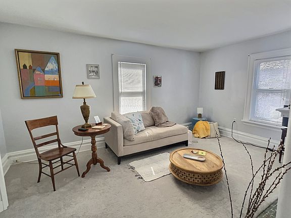2nd image of 724 Washington St #2