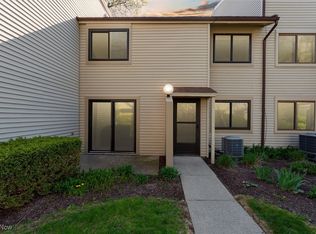 1400 Cedarwood Dr #20-C, Westlake, OH